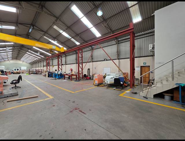 1,400M² WAREHOUSE FOR SALE IN ROBERTSHAM